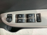 狭い駐車場で便利な電動格納ドアミラーが付いています。