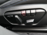 【メモリー機能付きパワーシート】運転手が代わってもボタン一つで設定ポジションに。常にご自身のドライブ設定が整います。