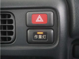 荷台ライト搭載で夜間作業もしやすくなっております。
