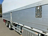 運転席側アオリにキズ・ヘコミがあります。(中央部)
