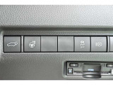 スタイリッシュなデザインのインパネ。各操作スイッチは使いやすい位置に配置されてます。