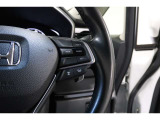Hondaセンシングの機能のひとつ、アダプティブクルーズコントロール付!アクセルから足を離しても設定したスピードと前車との車間を保ち走行してくれます!車線維持もアシスト☆高速道路で疲労軽減ですね☆