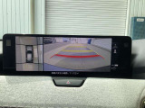 360&deg;ビューモニターは、車両周囲の状況をモニターで確認できる安全装備です。駐車時や狭い場所での運転時に役立ち、運転に不慣れな方でも安心して操作できるようにサポートしてくれます。