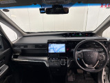 見通しの良い運転席回りとなっておりますので安心して運転をして頂けます!窓が大きいので明るく開放的な室内です