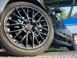 【WRXSTI純正18インチアルミホイール】外観にマッチしたWRXSTI純正アルミホイールを装着しております。各種社外アルミホイールや、スタッドレスタイヤも取扱いしております。是非ご相談ください♪