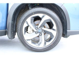 タイヤサイズは225/55R18 純正アルミホイール装着です!