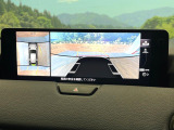 【マルチテレインモニター】車のフロントやサイドのカメラ画像を同時にモニター表示することで、悪路や狭い道を走行時でも周囲の状況確認ができ安心!本格SUVにうれしい装備です♪