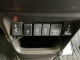 運転席/助手席シートヒーターで寒い日もすぐに温かくなり快適に過ごせます。2段階の温度調整が可能です