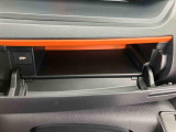 3.「認定中古車カルテ」は、走行距離や修復歴に加えてキズ・凹みの有無・状態や消耗品の交換、過去の整備状況がわかります。