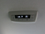 【リアオートエアコン】広い後部座席には必須の機能!風量や温度を自動で調整し前席と同様な車内環境にしてくれるリアオートエアコンを装備。夏の暑さも冬の寒さもストレスなく快適にお過ごしいただけます♪