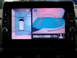 アラウンドモニター 白線や駐車車両をナビ及びルームミラーに表示 駐車している車両との位置関係も一目で分かって安心です