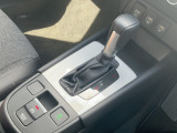 扱いやすい位置に配置されたフロアオートマチックです☆パーキングブレーキはスイッチを引くだけで作動します♪