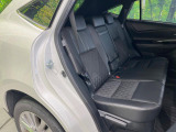 後部座席も気になるようなキズ・汚れやへたり等、大きなダメージはなく、良好な状態です。