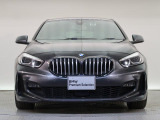 【キドニーグリル】BMWの代名詞。一目見ただけでBMWであると認識できる確固たるアイコンとして存在感を放ちます。