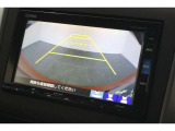 バックカメラが装備されており、後方の安全確認はもちろんのこと狭い場所での駐車や雨の日・夜間など視界の悪いコンディションでのストレスの軽減にもなります!
