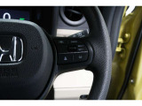 Hondaセンシングの機能のひとつ、アダプティブクルーズコントロール付!アクセルから足を離しても設定したスピードと前車との車間を保ち走行してくれます!車線維持もアシスト☆高速道路で疲労軽減ですね☆