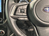 ステアリングにオーディオ操作スイッチが付いています。オーディオ画面に直接タッチしなくても操作が出来ますので、運転に集中できます。