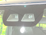 【スマートアシスト】走行中に前方の車両等を認識し、衝突しそうな時は警報とブレーキで衝突回避と被害軽減をアシスト。より安全にドライブをお楽しみいただけます。