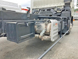 運転席側に工具箱が付いています。