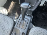 【オートマチック車!】 操作しやすいシフトレバーになります。