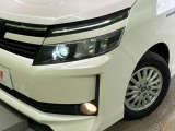 【LEDヘッドライト】悪天候や夜間走行時も良好な視界を確保し安心して運転できる高輝度LEDヘッドライトを装備!点灯速度が早く、消費電力も抑えられています。