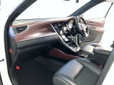 高いホールド性で運転姿勢が安定します。長距離ドライブでも疲れにくいのが魅力です。快適なドライビングライフをお送りください♪