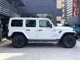ホイールアーチが台形なのはJeepのみのデザインになり、ここを見てもJeepとすぐ分かります!