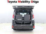 サ-ドシ-トを跳ね上げると荷室スペ-スに早変わりします。
