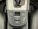 パーキングブレーキはスマートな電子制御式と合わせて渋滞時等にブレーキペダルから足を離しても停車状態を保持してくれるオートブレーキホールド機能で運転が楽になります。スタートはアクセルペダルを踏むだけ