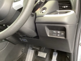左側に高速で便利なETCがあり、横滑りを防ぐVSAなどのスイッチは、運転席の右側、手の届きやすい位置にあります。