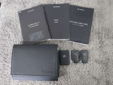 取説とメンテナンスノートが付属されています。勿論レクサスクオリティーのアフターサービス付きCPOです。