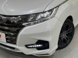 【LEDヘッドライト】悪天候や夜間走行時も良好な視界を確保し安心して運転できる高輝度LEDヘッドライトを装備!点灯速度が早く、消費電力も抑えられています。