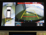 車両を上から見たような映像を映し出すパノラミックビューモニター付きです。