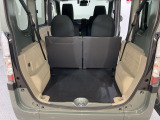 商用車ならではの広大な荷室です。開口部も大きいので荷物の出し入れもスムーズです。