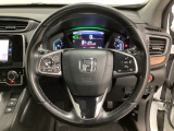 ハンドルにHondaセンシング系のクルーズコントロールやレーンキープアシストなどのスイッチと、オーディオの操作スイッチが装備されています。ハンドルから手を離さず安全に操作できます。