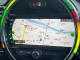 ●純正ナビ:一体感のあるナビは、高級感ある車内を演出してくれます。オーディオ機能も充実しておりますので、運転もより楽しめます♪