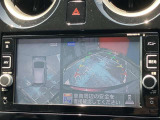 アラウンドビューモニター装備。前後左右4つのカメラから解析した、まるで上から車を見たような画像が映し出され、車の死角や駐車場の線も確認ができるようになります。日産の先進装備の1つです。