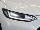【LEDヘッドライト+デイタイムランニングランプ】主流のLEDヘッドライトに、日中でも他者からの視認性を良くするデイタイムランニングランプ装備!スタイリッシュでかっこよく仕上がっています。