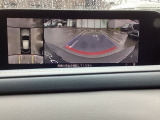 狭い場所での駐車やすれ違いなどでより的確な運転操作に役立つ360&deg;ビューモニターが装備されています。