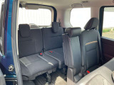 とても役に立つ広々3列目シート。普段は畳んでおいて荷物スペースにしても良いですね!