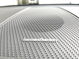 【harman kardon】ハーマンカードンのHi-Fiスペシャリストと共に、モデル別に開発・設計された専用チューニングが臨場感溢れる音響空間を実現しています。