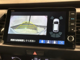 リバースギアに入れるだけで後方の表示へ切り替わります。夜間や雨の日の駐車も楽になりますよ。