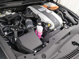 2AR-FSE型 2.5L 直列4気筒 DOHCエンジンと交流同期電動機のハイブリッドシステム搭載、駆動方式はFRです。