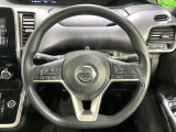 インテリアに合わせたデザインのステアリングは、運転される方のことも考え、運転しやすい形状、大きさです。是非一度、実際に触ってお確かめください。