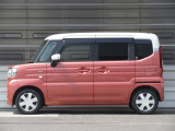 デザインがスタイリッシュで前方の距離感が分かり易く運転し易い車です。