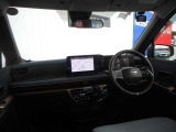 フロントガラスが広く視界が広々としているので、運転がとてもし易いです!