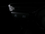 シーンに合わせて走りが選べるモードスイッチ。エンジンを停止して走る「EVドライブモード」、環境に配慮した「エコドライブモード」、パワフルな走行が愉しめる「パワーモード」。