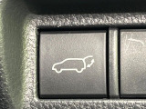 【パワーバックドア】スマートキーや運転席のボタンを押すだけでリアゲートが自動で開閉します!荷物を持っている時や、高い位置にあるバックドアを閉める際に便利な機能です♪