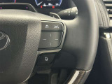 前方の車との車間を設定し、スピードを上げたり緩めたりを自動で行ってくれる追尾式の「レーダークルーズ」。上級装備の一つです!高級車にしかつかない嬉しい機能です。