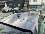 目立つキズ凹み等はありませんが、中古車という商品の特性ルーフには子キズや塗装しみがあります